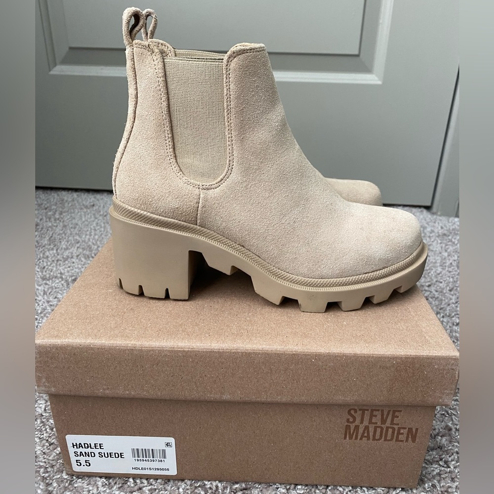 Steve Madden Hadlee Sand Suede Lug-Sole Chelsea Booties | Size 5.5